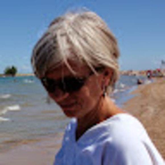 Meet your Posher, Lori - Picture 1 of 1